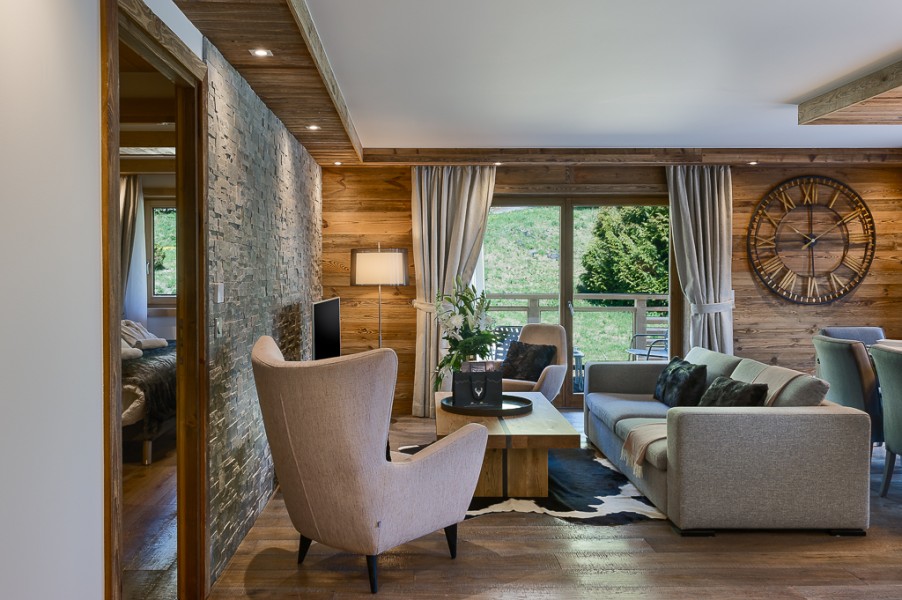 B203 | Wood and stone come together